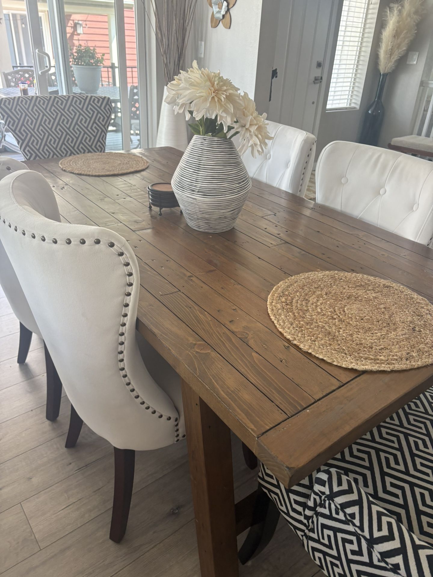 Living Spaces Dining Table And Chairs