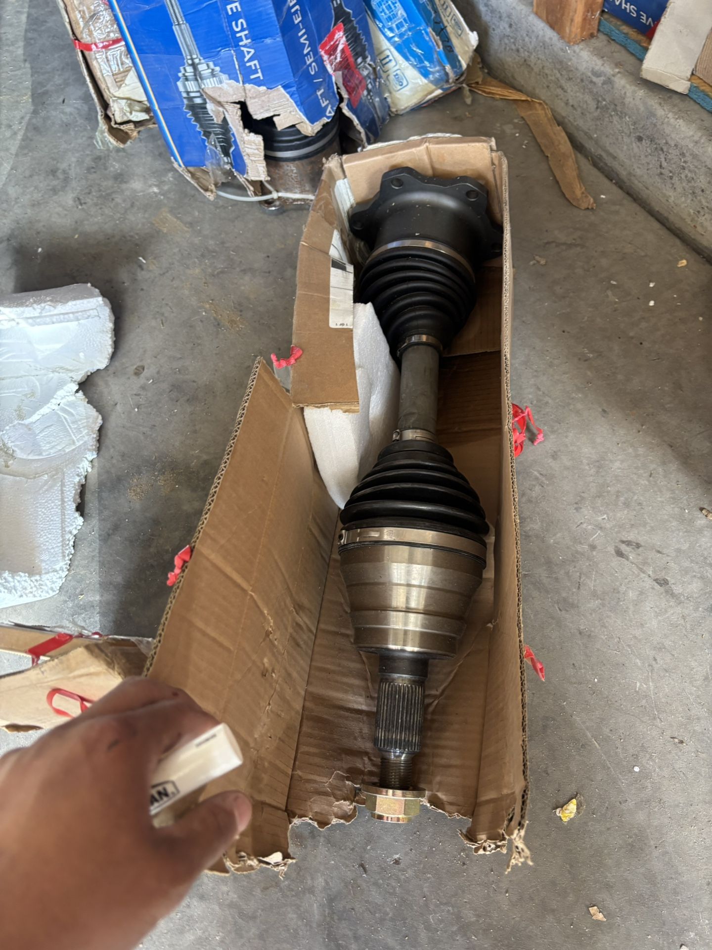 The part number 66-1325HD is a severe-duty constant velocity (CV) drive axle shaft compatible with several Chevrolet, GMC, and Hummer models. Vehicle 