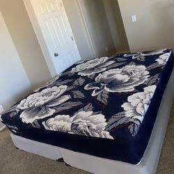 KING SEALY SLEEPYS HYBRID MATTRESS AND FREE BOX SPRINGS 