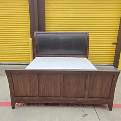 Cama King frame madera 2 box spring y colchon Tempurepedic excelente condiciones $500 envio a domicilio costo extra 