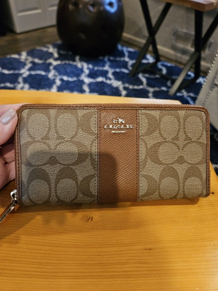 Coach Zip Around C Wallet, Like New