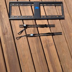 Adjustable TV Mount 