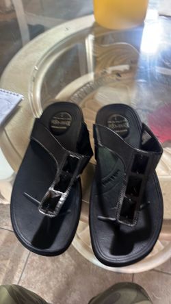 Sandals skechers size 7