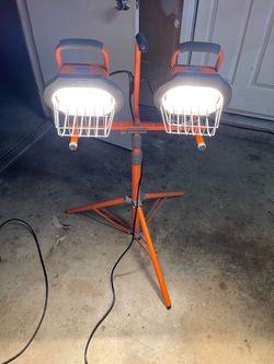 HDX Dual Work Light w/Stand & spare bulb
