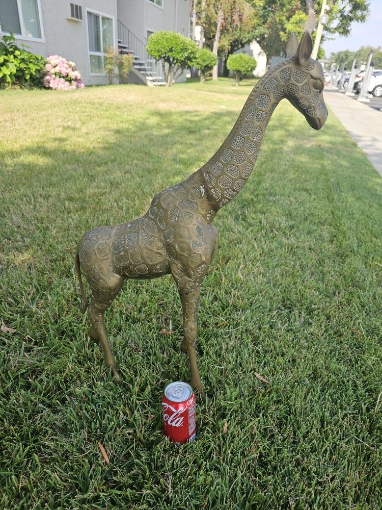 BRONZE 29" STATUE 14 LBS GIRAFFE HOME/ GARDEN DECOR for Sale in Norwalk