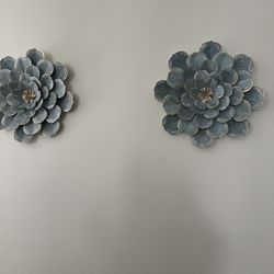Brewster Home Fashion Nicola Flower Metal Wall Art Blue 22” x 22” x 22”   For Both  