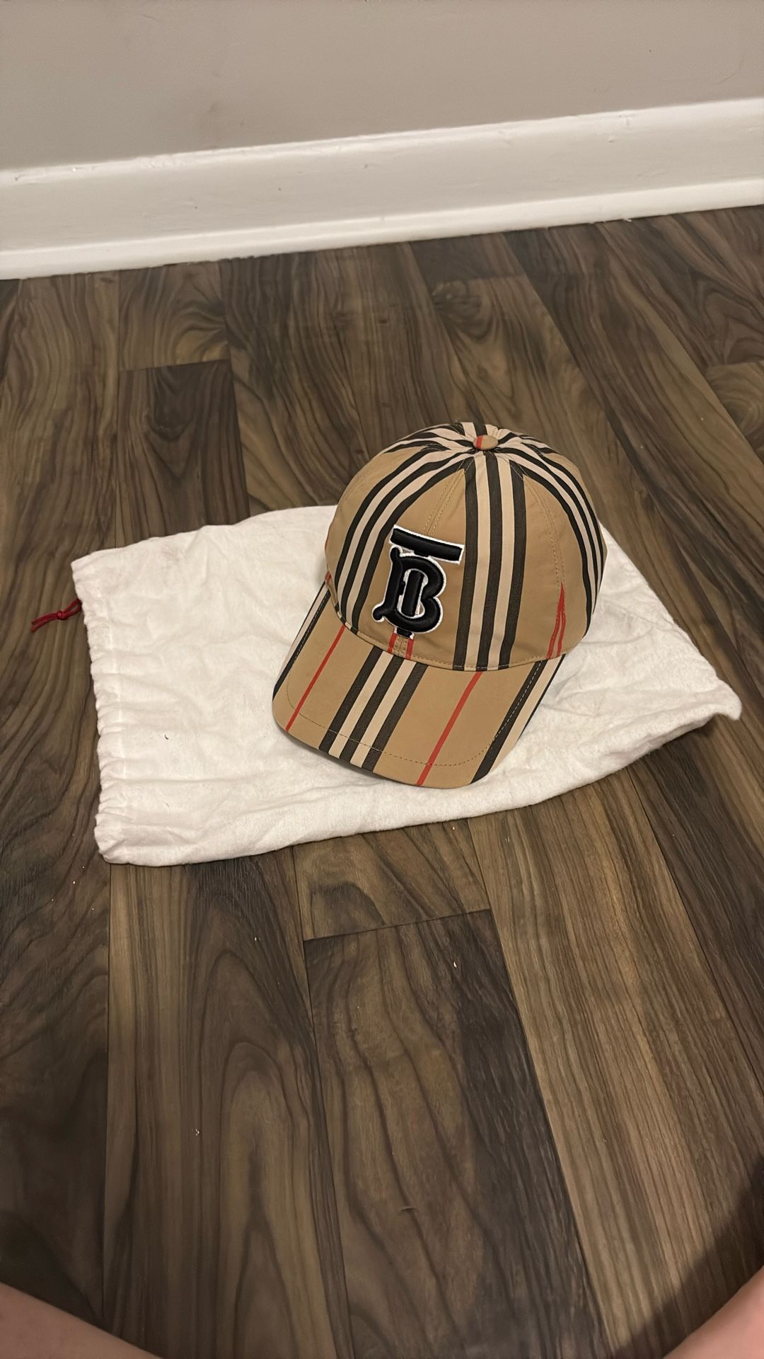Burberry Hat Women’s Like New 