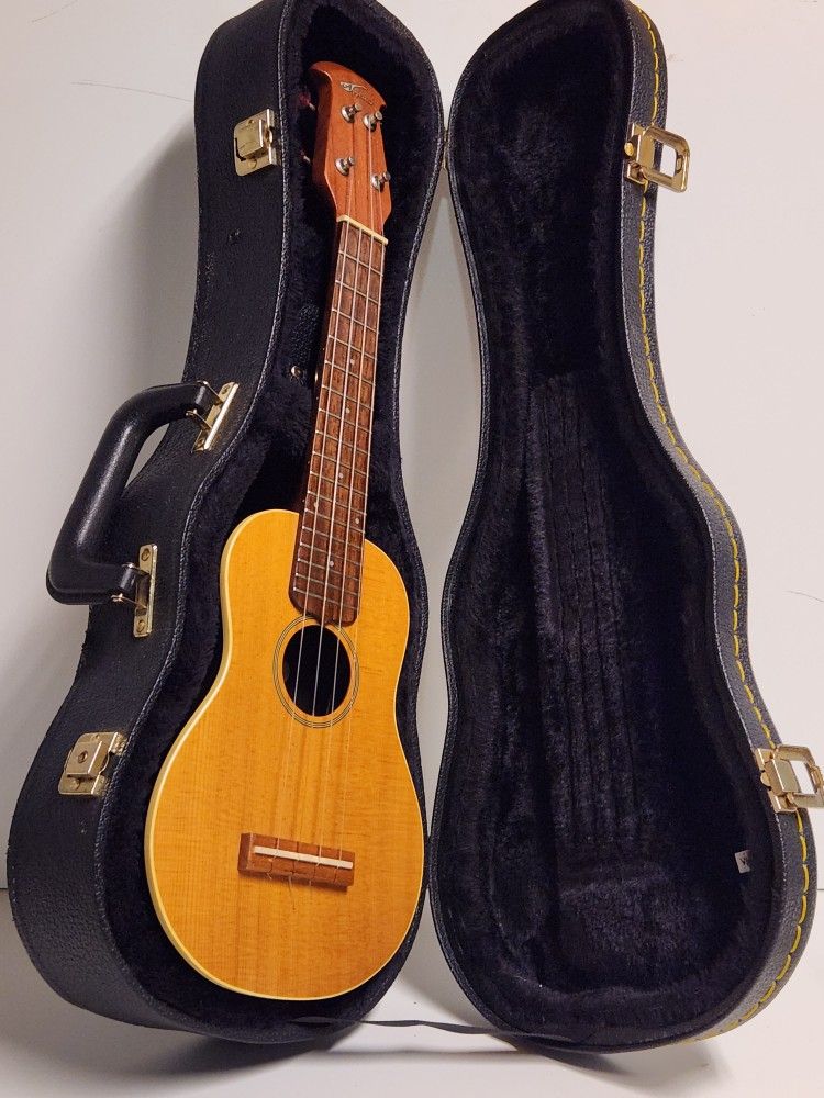 Ovation Applause Acoustic Electric Ukulele Guitar UA 10 W/ Case HTF