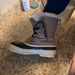 Sorel Women’s Winter Boots Size 8