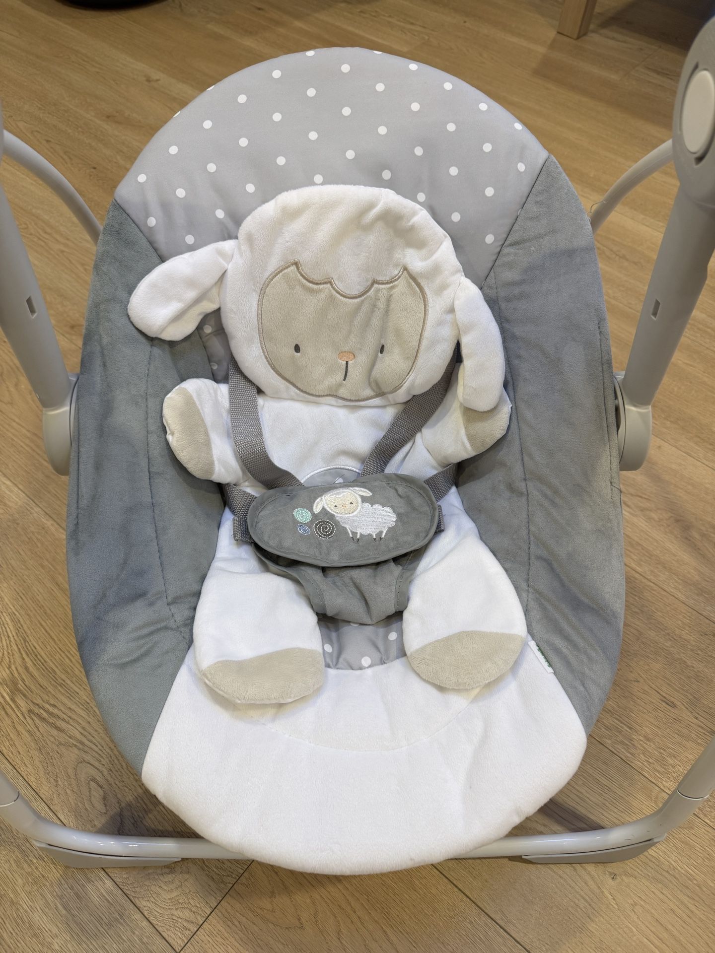 Ingenuity Cuddle Lamb Comfort 2 Go Baby Swing