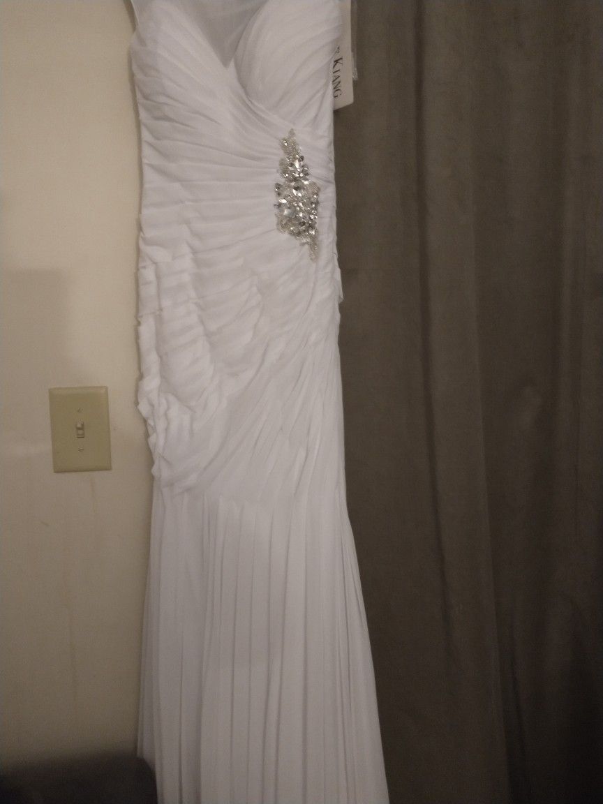 Wedding Dress, Dere Kiang, Sz 6, Long Train White