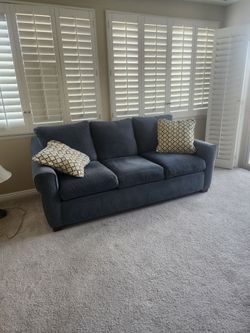 Dark aqua color / lazy boy couch