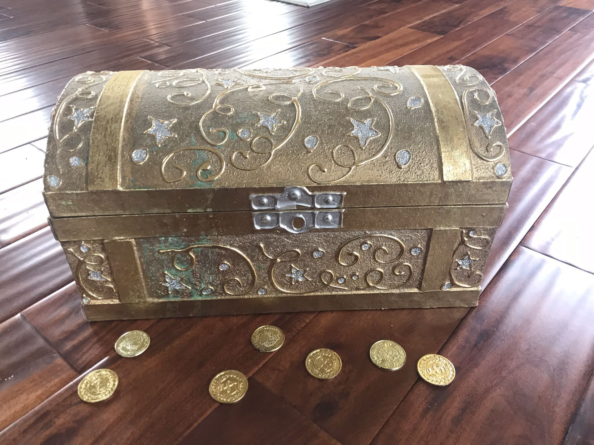 treasure chest/storage box