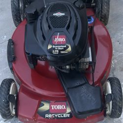 TORO Lawnmower Self Propelled Like New. Gas Powered Lawn Mower.