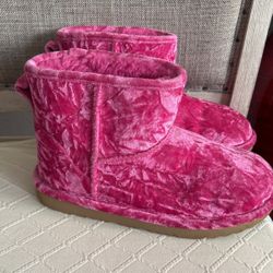 New Size 5 UGG 