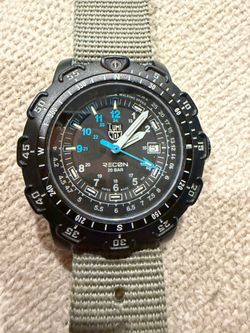 Luminox 8800 Recon 200 meters water resistant pc/carbon case sapphire crystal
