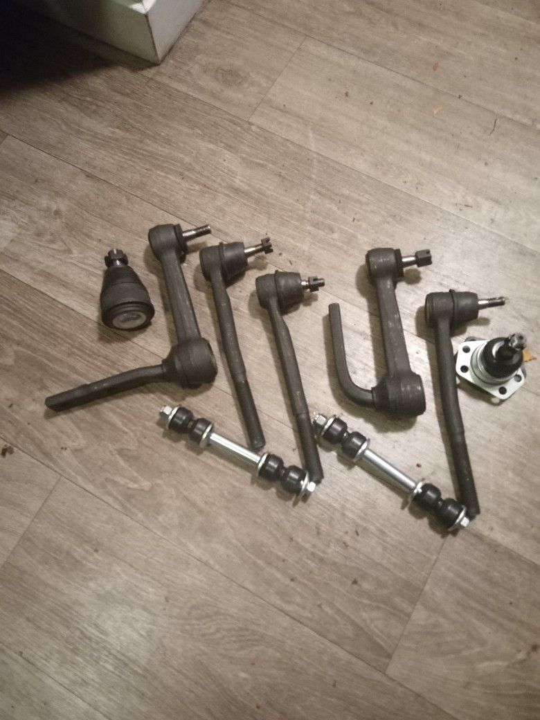 Front end Parts for a Jeep Grand Cherokee 