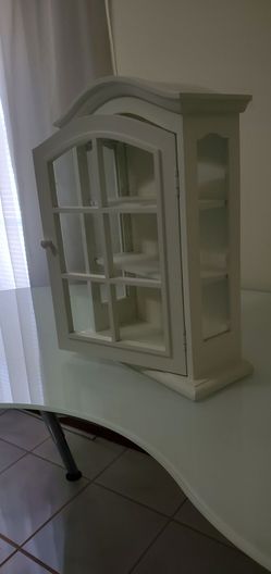 Cabinet, Antique white , 20.5" X 15"