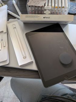Apple iPad with Apple Pencil Bundle
