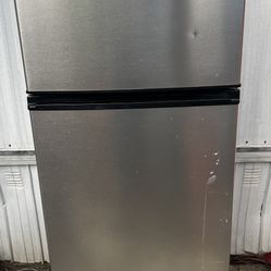 Vissani Refrigerator