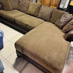 Large Sectional Soda With Chaise