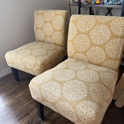 Accent Chairs 
