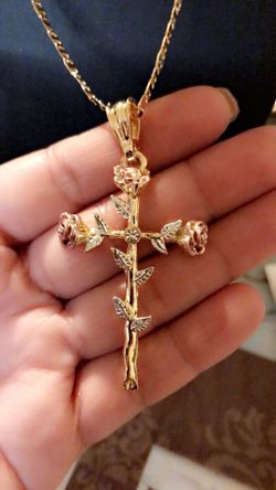 Chain and 3 toned pendant