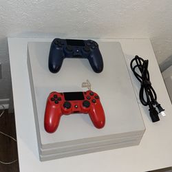 PS4 Pro + 2 PS4 Controllers (Dualshock 4)