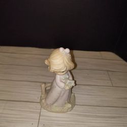 Precious Moments The Voice of Spring Figurine 4 Seasons Series Vintage 1985