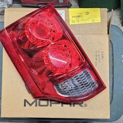 Good left oem tail light for 2011-2018 Chrysler town&country and dodge grand Caravan