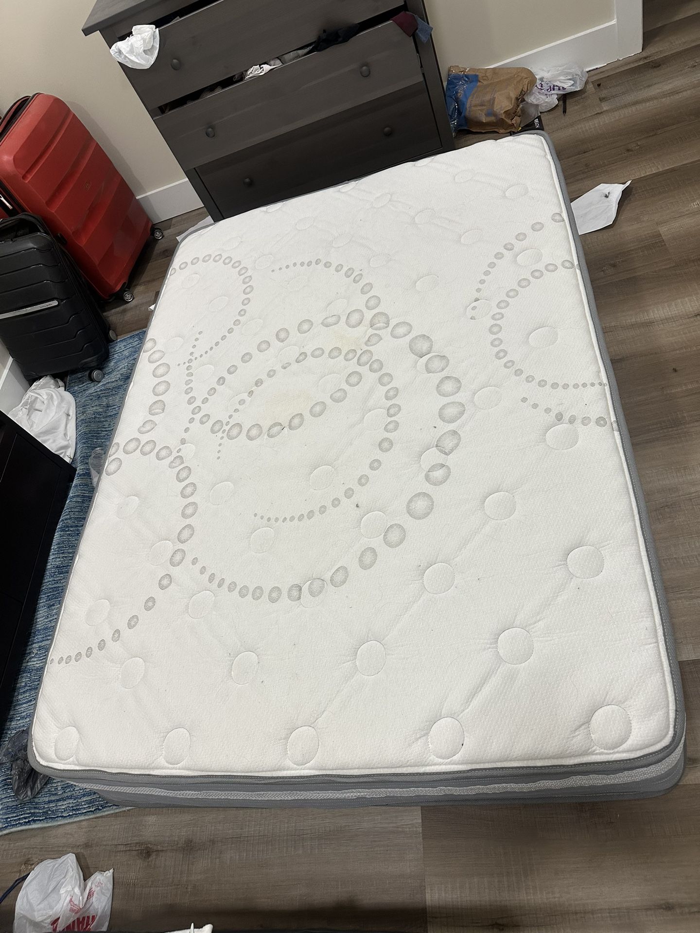 Wayfair Queen Mattress - Barely Used