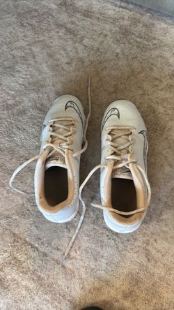 Softball/baseball cleats
