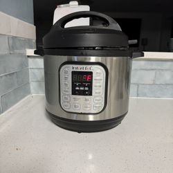 INSTANT POT NEW IN BOX