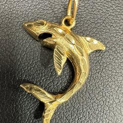 14k solid yellow gold Shark pendant charm 1.2 grams