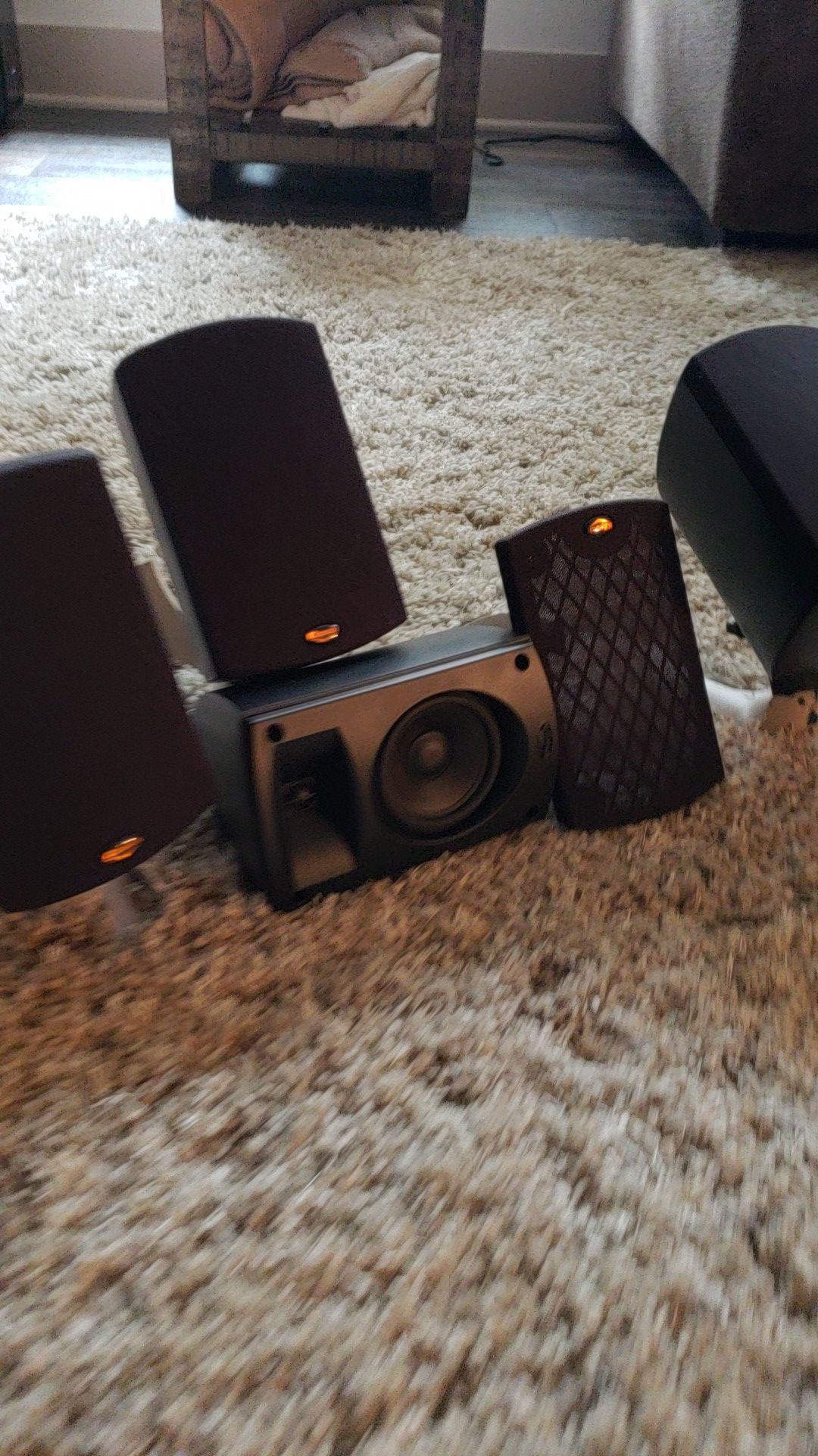 Surround sound klipsch speakers