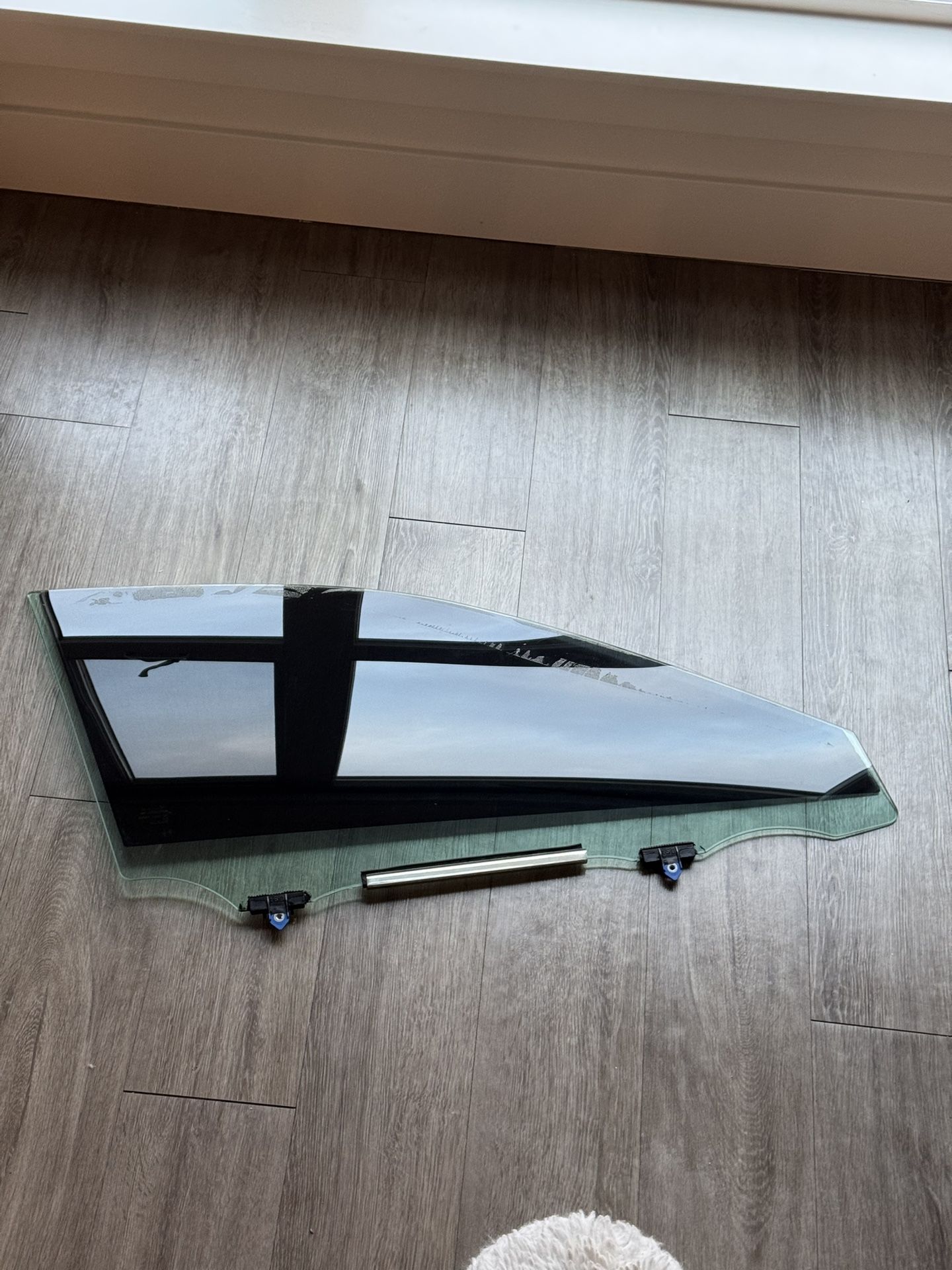 2019-2024 Lexus ES 4D Sedan Passenger Side Front Right Door Window Glass