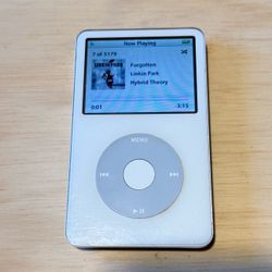 iPod Model:A1136 5thGen 30GB Wht Tested Good Batt-8/9hr w/5179Songs-Charg Read!