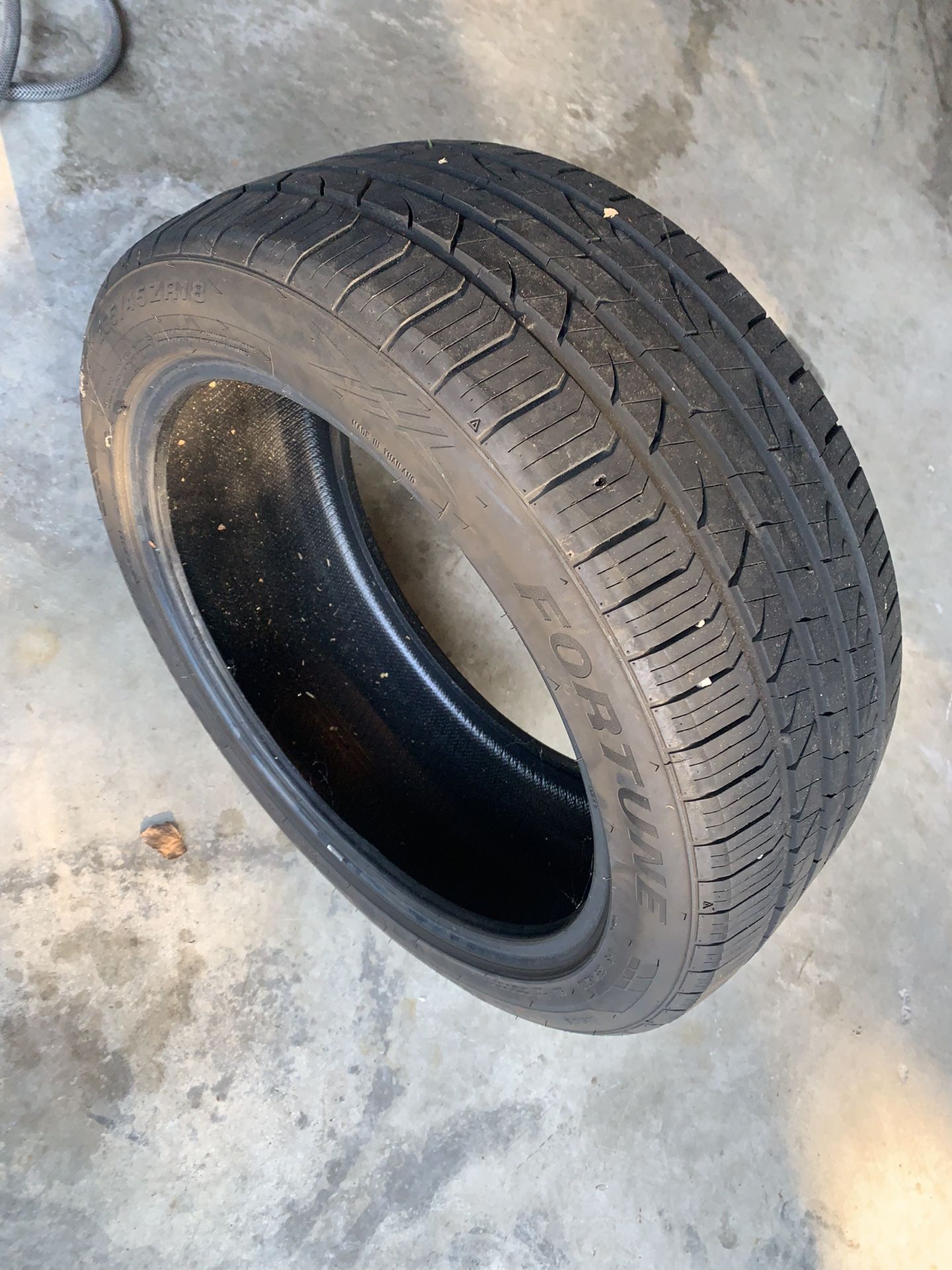 Tire 235/45/18