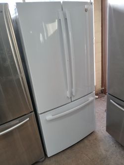 GE 33" white french door refrigerator - Free delivery