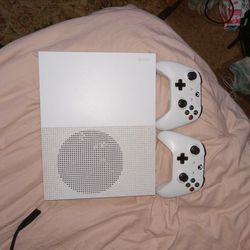 Xbox One S With 2 Controllers 
