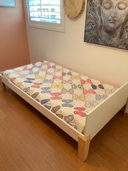 Oeuf perch twin bed.
