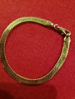 Beautiful herringbone gold bracelet