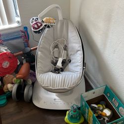 Baby Swing / Momma Roo 