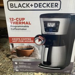 NEW BLACK & DECKER 12 CUP COFFEE MAKER IN BOX FREE MUGS