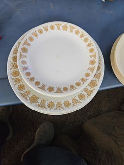 Set Of 4 Corel Plates.