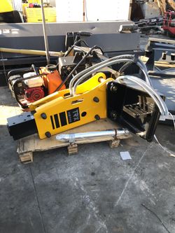 TRX HB750 Breaker Attachment