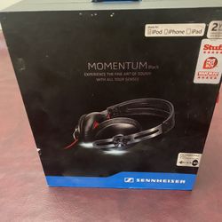 Momentum black headphone