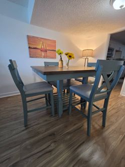 🍽️ MOVING SALE – BEAUTIFUL DINING TABLE SET! 🍽️