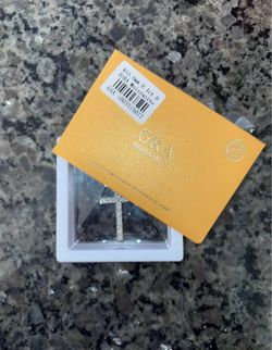 Real diamonds cross