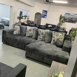 Big Comfortable Sectional With Upgraded Fabric ‼️available In Black ‼️